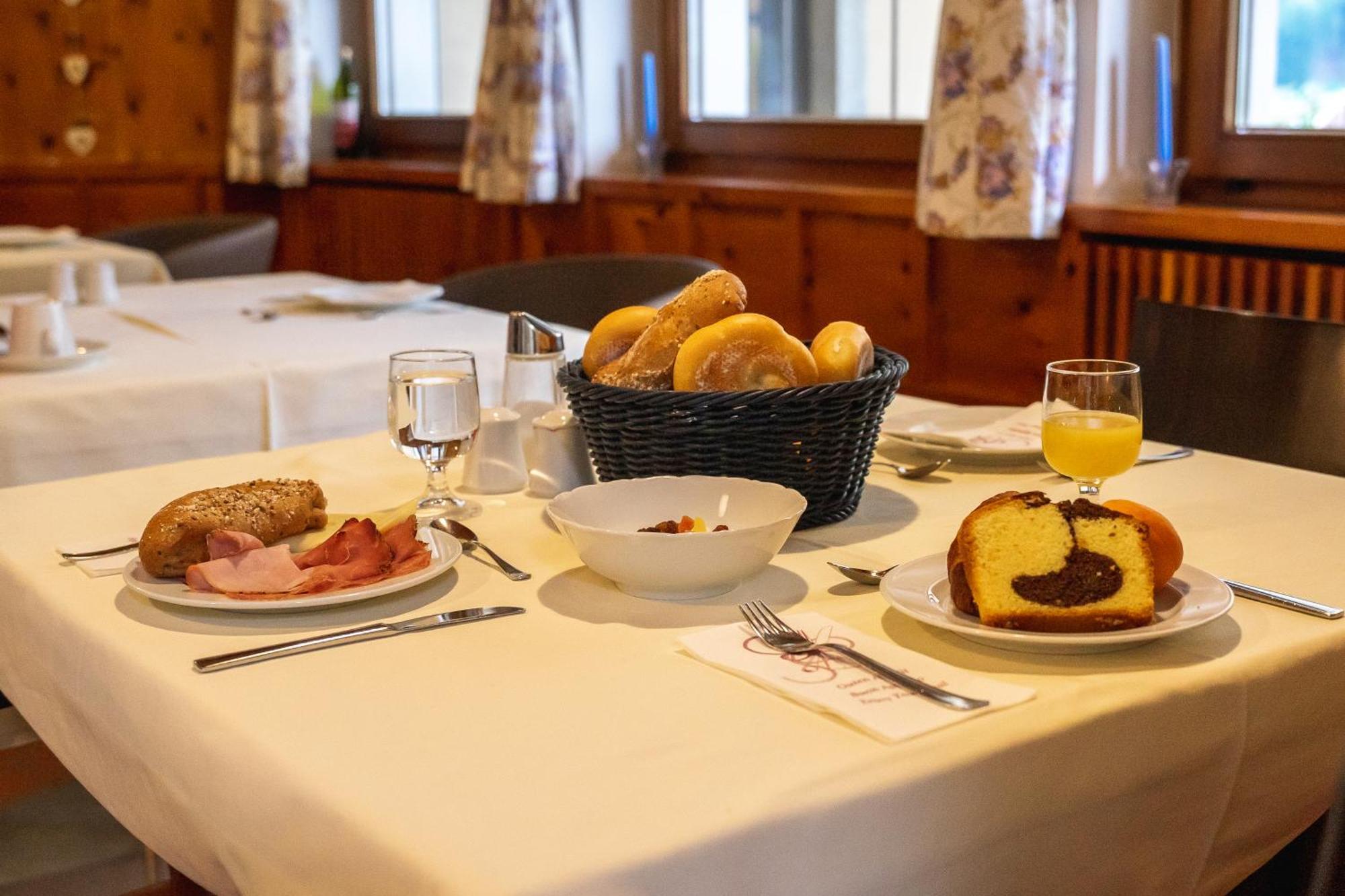 Aparthotel Zum Schloessl Villa Ottone Buitenkant foto